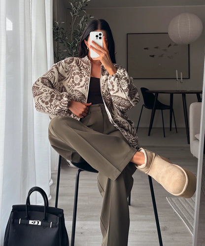 Pantalones plisados Caqui Cleo | Ezentia.Couture