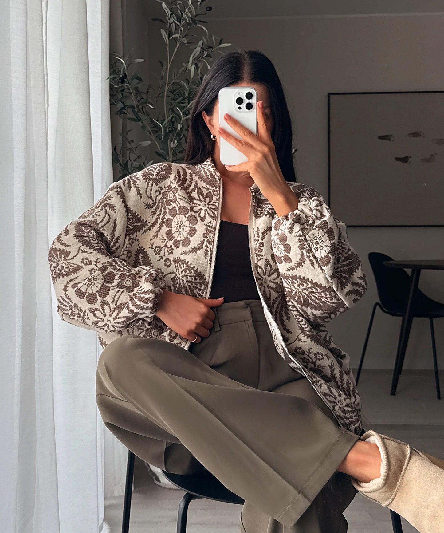 Pantalones plisados Caqui Cleo | Ezentia.Couture